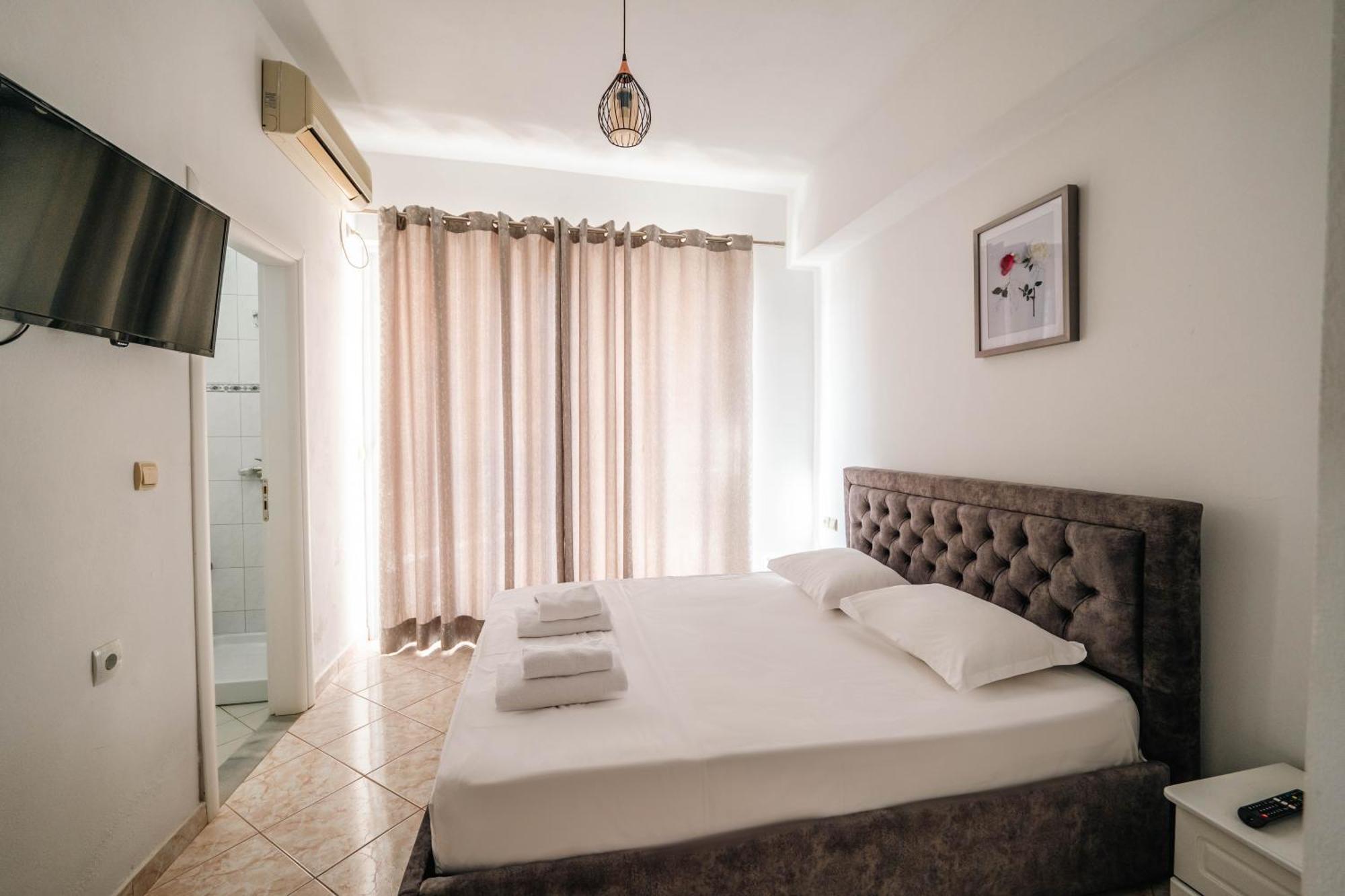 Alnes Hotel ซารานเดอ ภายนอก รูปภาพ