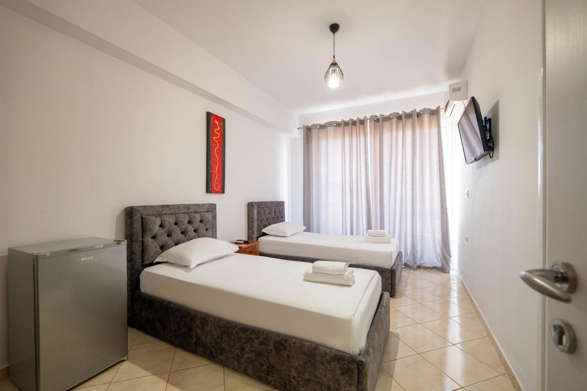 Alnes Hotel ซารานเดอ ภายนอก รูปภาพ